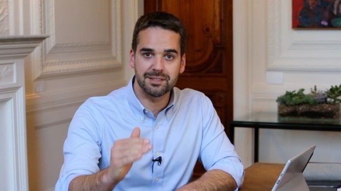 Governador disse que a estimativa anterior de imunização foi reduzida em cinco dias - Foto: Luis André Pinto/Palácio Piratini