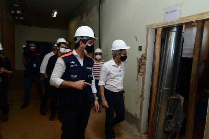 Romeu Zema vistoria obras no Hospital Júlia Kubitschek, referência para atendimento covid