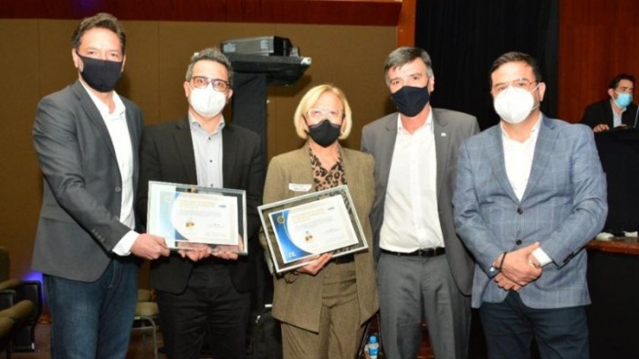 Fernandes (do EDP), Hiparcio (diretor-geral do EDP), secretária Ana Amélia, Leal (presidente da Procergs) e secretário Gastal - Foto: Divulgação Abep-TIC