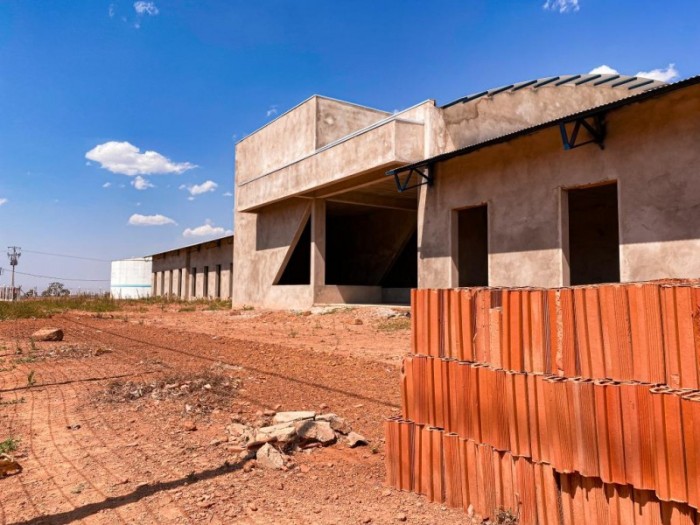 Governo e Prefeitura retomam obras de nova escola estadual em Campo Verde