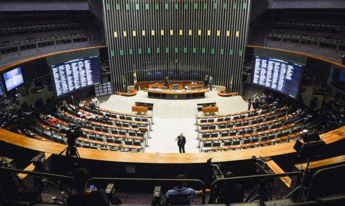 Parlamentares mantiveram no texto a volta das coligações partidárias nas eleições proporcionais a partir de 2022 (Foto: Diones Roberto Becker)