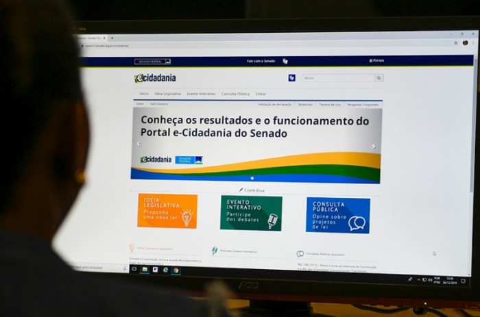 Foram lançadas as oficinas "Na Faculdade", com ferramentas para os professores orientarem universitários no processo legislativo, e "Na Escola", com material para auxílio dos ensinos fundamental e médio - Roque de Sá/Agência Senado