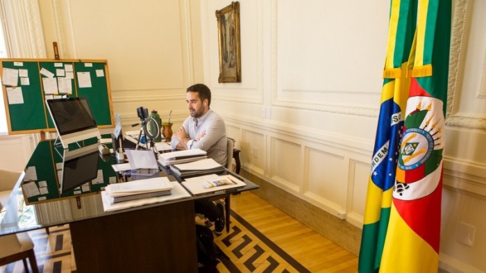 Na videoconferência, Leite enalteceu o trabalho de bolsistas e profissionais que atuam no Primeira Infância Melhor (PIM) - Foto: Gustavo Mansur / Palácio Piratini