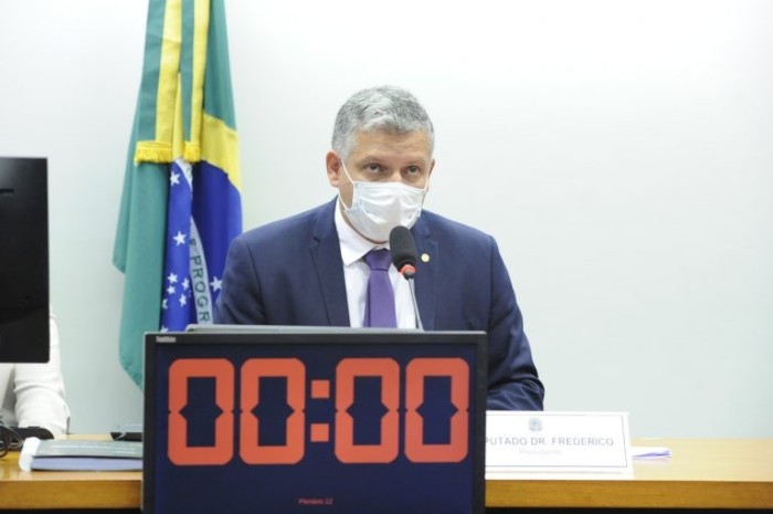 Dr. Frederico: instituições têm dificuldades de cumprir norma da Anvisa - (Foto: Gustavo Sales/Câmara dos Deputados)