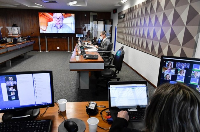 A Comissão de Educação do Senado (CE) durante reunião desta segunda-feira; o projeto segue para votação em Plenário - Waldemir Barreto/Agência Senado