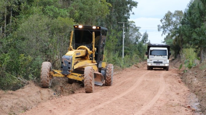 Por meio da contratação de horas-máquina, houve a recuperação de estradas vicinais no interior do município - Foto: Saul Vargas / Ascom SOP
