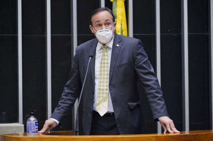 Reinhold Stephanes Junior apresentou parecer favorável aos textos - (Foto: Pablo Valadares/Câmara dos Deputados)