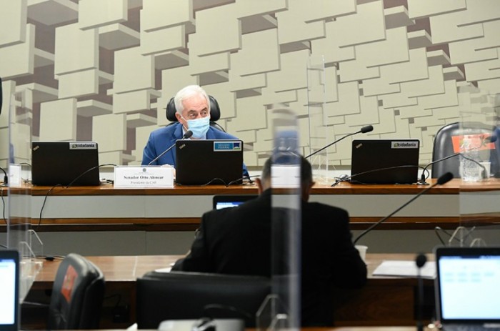 O senador Otto Alencar (PSD-BA) preside a reunião semipresencial da Comissão de Assuntos Econômicos; o PL 3.951/2019, do senador Flávio Arns (Podemos-PR), segue para a análise da CCJ - Jefferson Rudy/Agência Senado