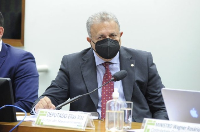 O deputado Elias Vaz presidiu o debate com as companhias aéreas - (Foto: Gustavo Sales/Câmara dos Deputados)