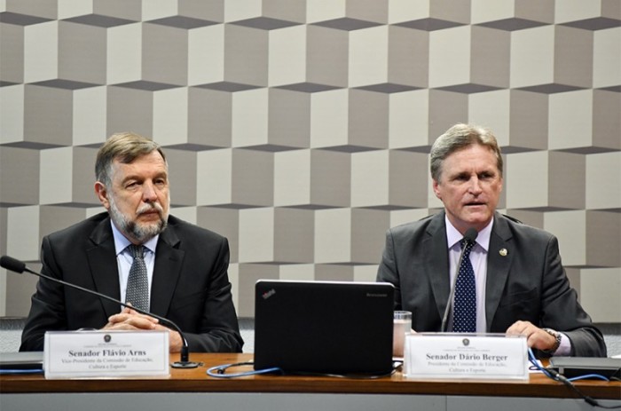 O Sistema Nacional de Educação é uma das metas do Plano Nacional de Educação, com normas para a atuação conjunta entre os entes federativos. Flávio Arns e Dário Berger foram os requerentes da sessão - Jefferson Rudy/Agência Senado