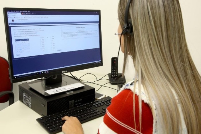 Proposta protege trabalhadores que precisam de posturas estáticas, entre outros - (Foto: Depositphotos)