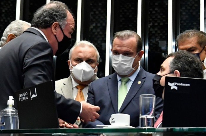 Senadores discutem pedido de adiamento da votação da MP, feito pelo relator, Wellington Fagundes (PL-MT) - Jefferson Rudy/Agência Senado