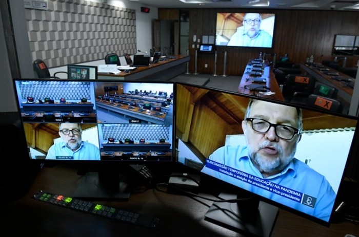 Subcomissão instalada nesta quinta-feira, no âmbito da Comissão de Educação, terá como objetivo discutir os impactos da pandemia em estudantes de famílias vulneráveis. O senador Flávio Arns foi eleito presidente - Roque de Sá/Agência Senado