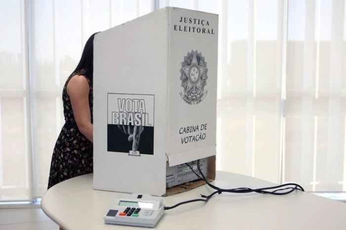 Bolsonaro veta projeto que permitia união de partidos políticos em federações