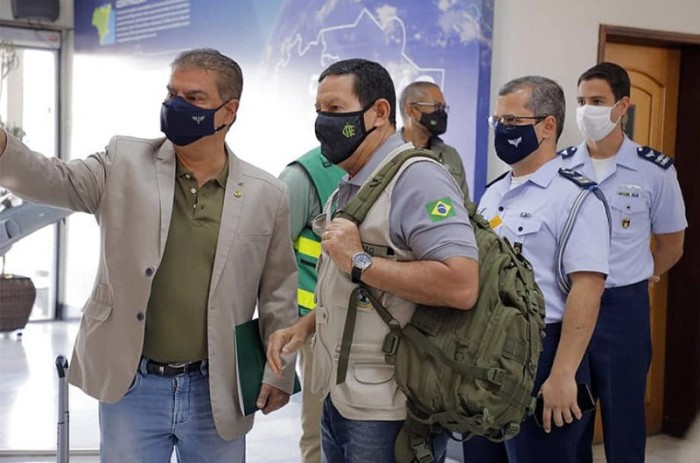 Presidente do Parlamento Amazônico, senador Nelsinho Trad (PSD-MS) embarca para a Amazônia, em missão do Conselho Nacional da Amazônia Legal, com o vice-presidente da República, general Hamilton Mourão - Romério Cunha / VPR