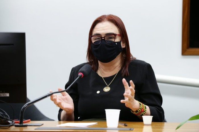 Comissão aprova projeto que cria política para residências em saúde