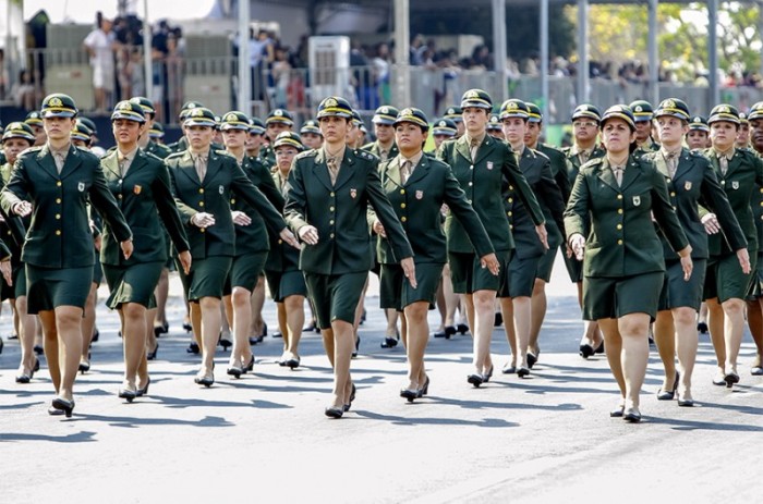 Relatora do projeto, Katia Abreu apresentou substitutivo que garante 30% das vagas no serviço militar às mulheres que quiserem se alistar ao fazerem 18 anos. Proposta está na Comissão de Relações Exteriores - Roberto Stuckert Filho/PR