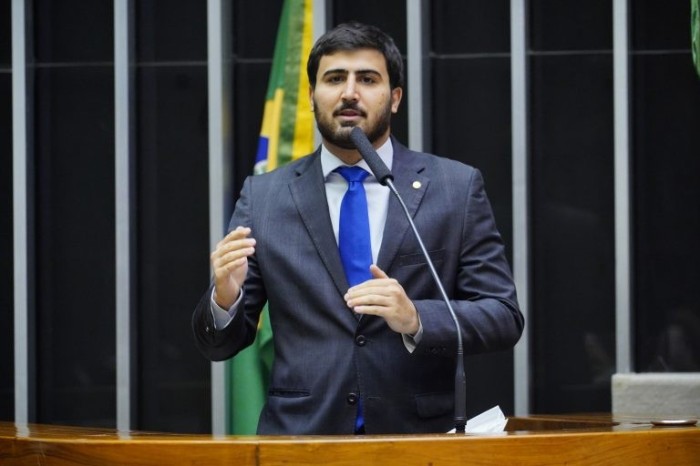 Comissão aprova proposta que cria programa de vacinação nas escolas