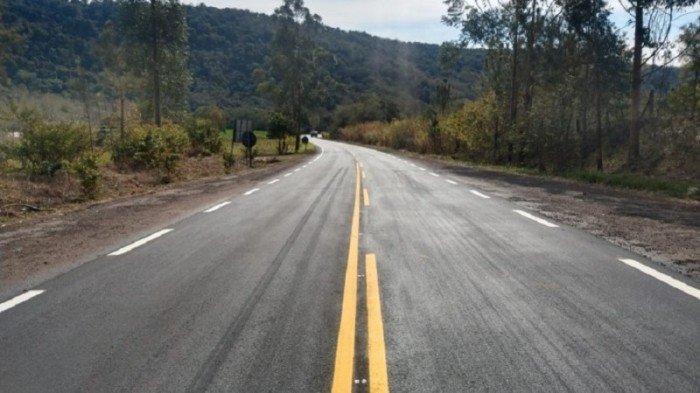Obras incluíram operações tapa-buracos e correções das deformidades do pavimento, além de pintura da pista - Foto: Divulgação Daer