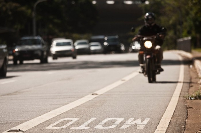 Mototaxistas, cooperativas e pessoas com deficiência poderão ter a isenção, determina projeto - Danilo Verpa/Folhapress