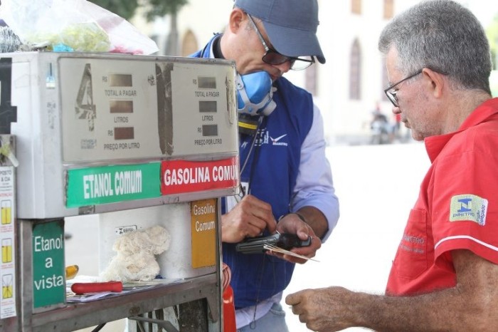 Postos terão que identificar de forma “destacada e de fácil visualização” a origem do combustível - (Foto: Mateus Pereira/Governo da Bahia)