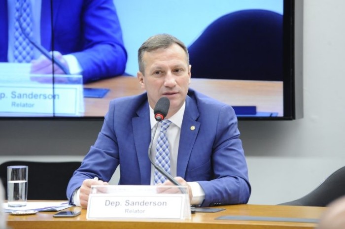 Sanderson: medida dará um mínimo de dignidade a esses policiais - (Foto: Gustavo Sales/Câmara dos Deputados)