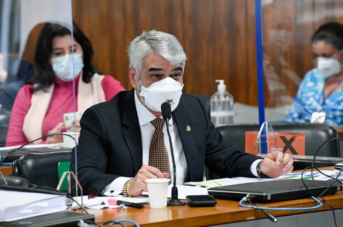 O diretor executivo da operadora de saúde Prevent Senior, Pedro Benedito Batista Júnior, fala à comissão nesta quinta-feira (16). O requerimento para ouvir a testemunha foi do senador Humberto Costa - Roque de Sá/Agência Senado