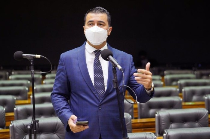 Comissão aprova projeto que obriga recolhimento de arma de agente de segurança agressor de mulher