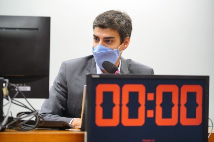 Tiago Mitraud argumentou que as universidades estão sem recursos - (Foto: Pablo Valadares/Câmara dos Deputados)