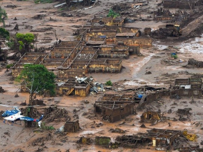 Comunidade de Bento Rodrigues, em Mariana (MG), após rompimento de barragem da Vale em 2016 - (Foto: Antônio Cruz/Agência Brasil)