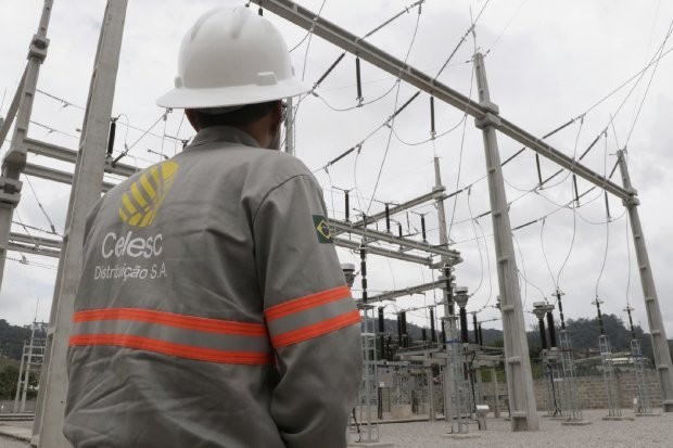 Foto: Maurício Vieira/Secom Medidas simples podem economizar eletricidade e evitar que a escassez hídrica acarrete um aumento excessivo na fatura de luz. Por meio de campanhas periódicas que alertam para o desperdício de energia e incentivam o uso conscie