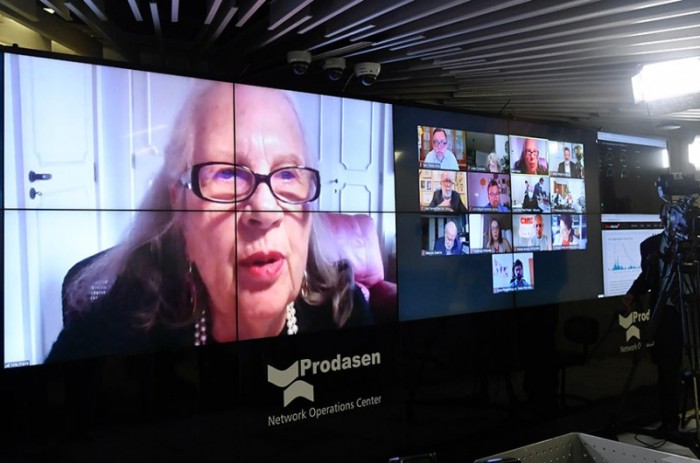 Para a governadora do RN, Fátima Bezerra,a " maior boniteza do trabalho de Paulo Freire foi ensinar o povo a compreender o mundo e a lutar por seus direitos". O senador Jean Paul Prates presidiu a sessão - Leopoldo Silva/Agência Senado