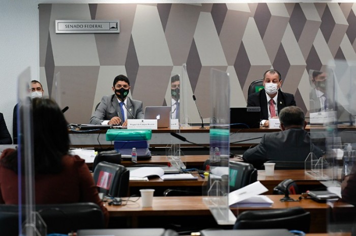 Depoimento do ministro da CGU (à esq., ao lado de Omar Aziz) teve vários momentos de confrontação - Roque de Sá/Agência Senado