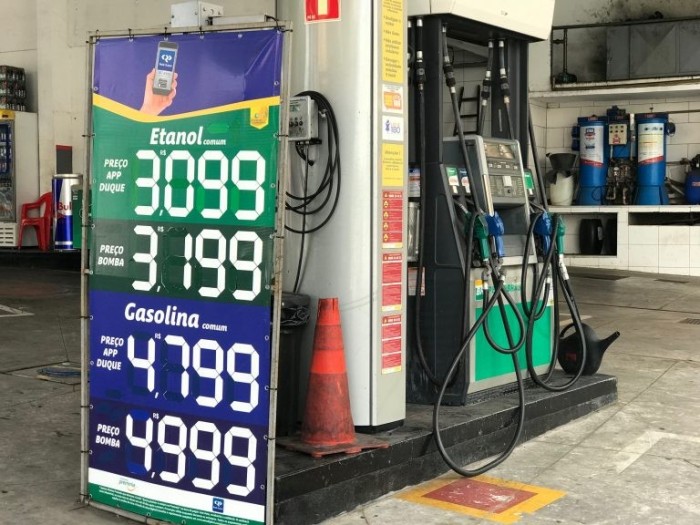 Deputados podem votar critérios para reajuste periódico de derivados do Petróleo - (Foto: Roberto Parizotti/FotosPublicas)