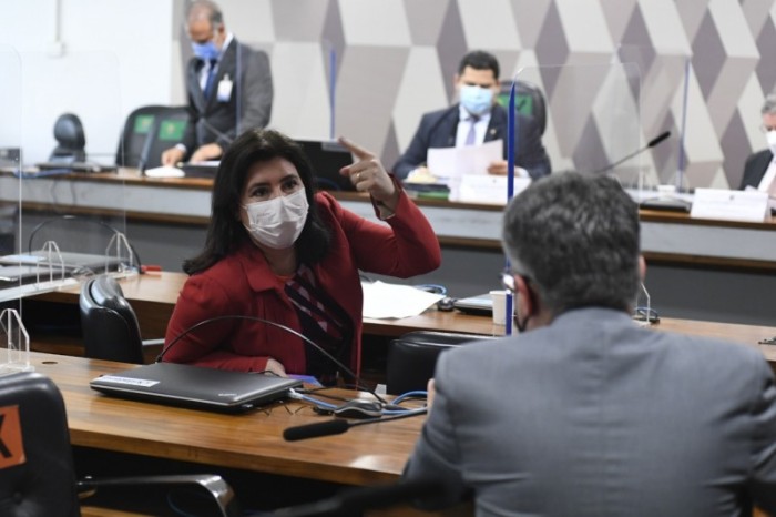 A relatora da PEC da reforma eleitoral, Simone Tebet, na reunião da CCJ nesta quarta - Agência Senado