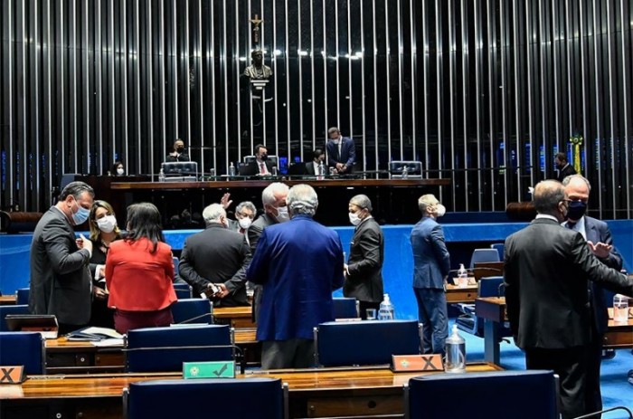 Senadores na sessão semipresencial de 22 de setembro, quando proposta foi aprovada