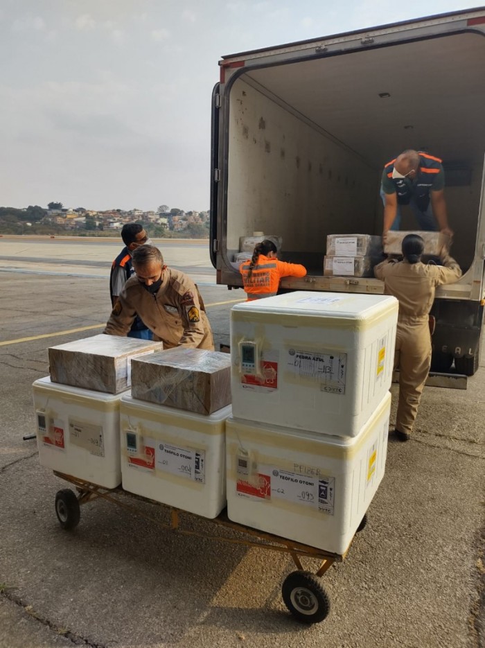 Minas distribui mais de 633 mil doses de vacinas contra a covid-19