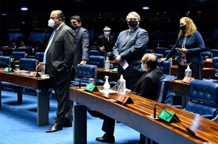 Parlamentares durante a sessão desta segunda-feira - Waldemir Barreto/Agência Senado
