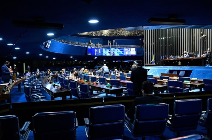 Decisão dividiu os senadores. Oposicionistas criticaram dificuldades impostas para a prova de vida. Governistas consideraram que população vulnerável já está vacinada e em condições de se apresentar - Waldemir Barreto/Agência Senado