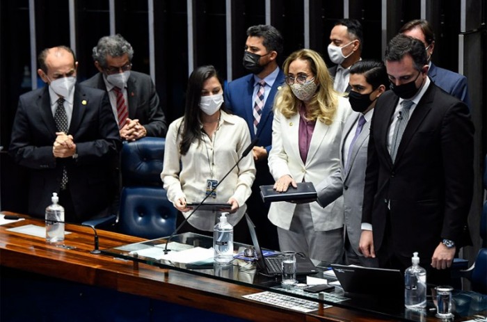 A empresária e professora Maria Eliza de Aguiar e Silva tomou posse no mandato de senadora, por conta do afastamento temporário do senador Confúcio Moura (MDB-RO), titular do cargo - Jefferson Rudy/Agência Senado