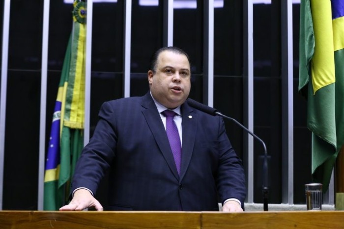 Projeto institui política de mobilidade elétrica
