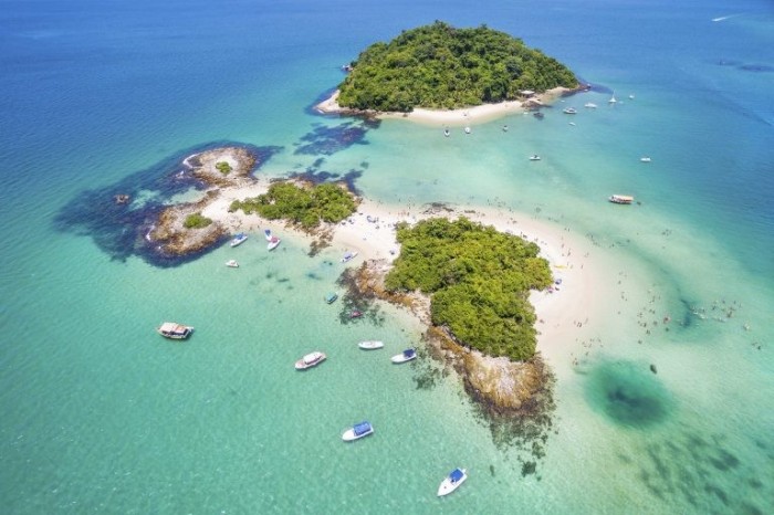 Vista aérea da Ilha de Cataguases, em Angra dos Reis (RJ) - (Foto: Depositphotos)
