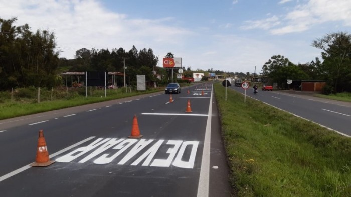 Pintura orienta motoristas a reduzirem velocidade em determinados trechos - Foto: Divulgação EGR