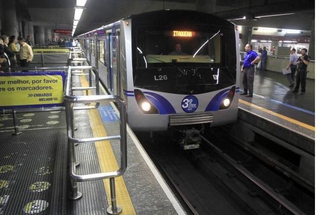 Metrô recebe exposição com relatos de pacientes em tratamento contra o câncer de mama