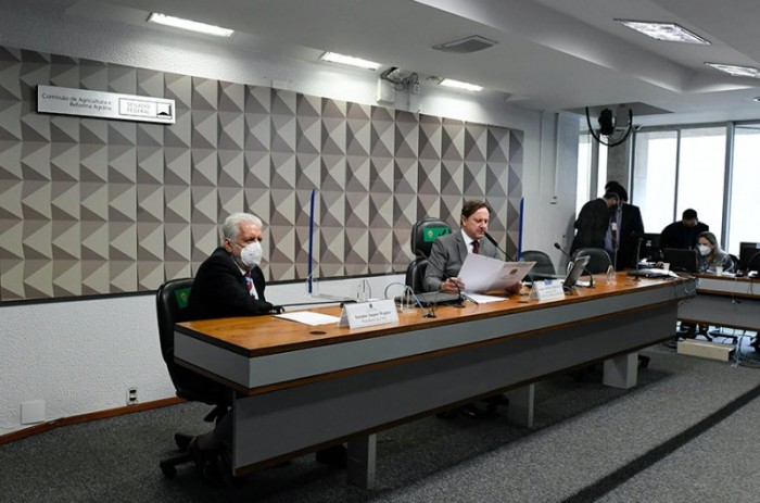 Os presidentes da Comissão de Meio Ambiente, Jaques Wagner, e da Comissão de Agricultura e Reforma Agrária, Acir Gurgacz, no debate desta terça - Roque de Sá/Agência Senado