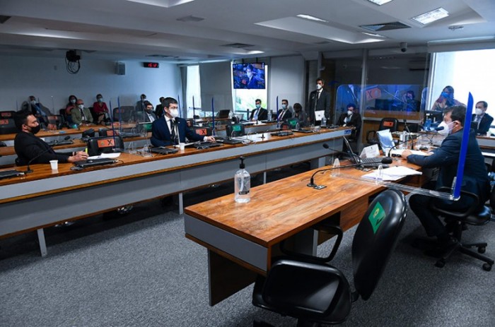 Senadores durante a reunião da Comissão de Fiscalização e Controle (CTFC) nesta terça-feira - Marcos Oliveira/Agência Senado