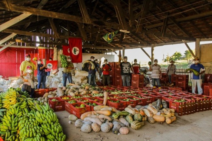 Campanha busca conscientização a respeito de uma produção mais eficiente e sustentável de alimentos - (Foto: Lia Bianchini/MST)