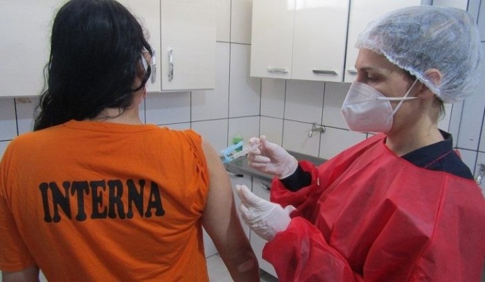 Por meio de articulação, Agepen já imunizou mais de 14 mil reeducandos em unidades penais de MS