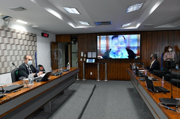 Flávio Arns (na tela), sobrinho de Zilda Arns, durante a reunião da Comissão de Educação (CE) - Roque de Sá/Agência Senado