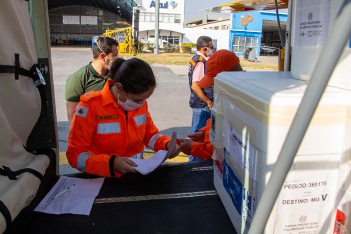 Minas já distribuiu mais de 28,7 milhões de doses de vacina contra a covid-19